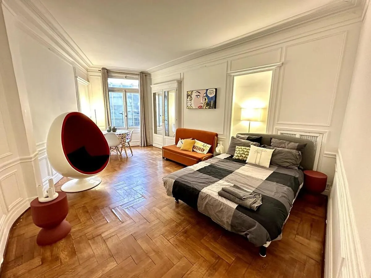 A Luxurious Apartment With Ac On Promenade Des Anglais Nice France